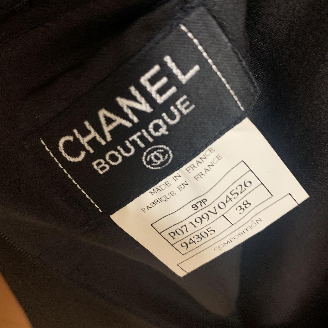 CHANEL シャネルスーツ黒　レディース スカートスーツ