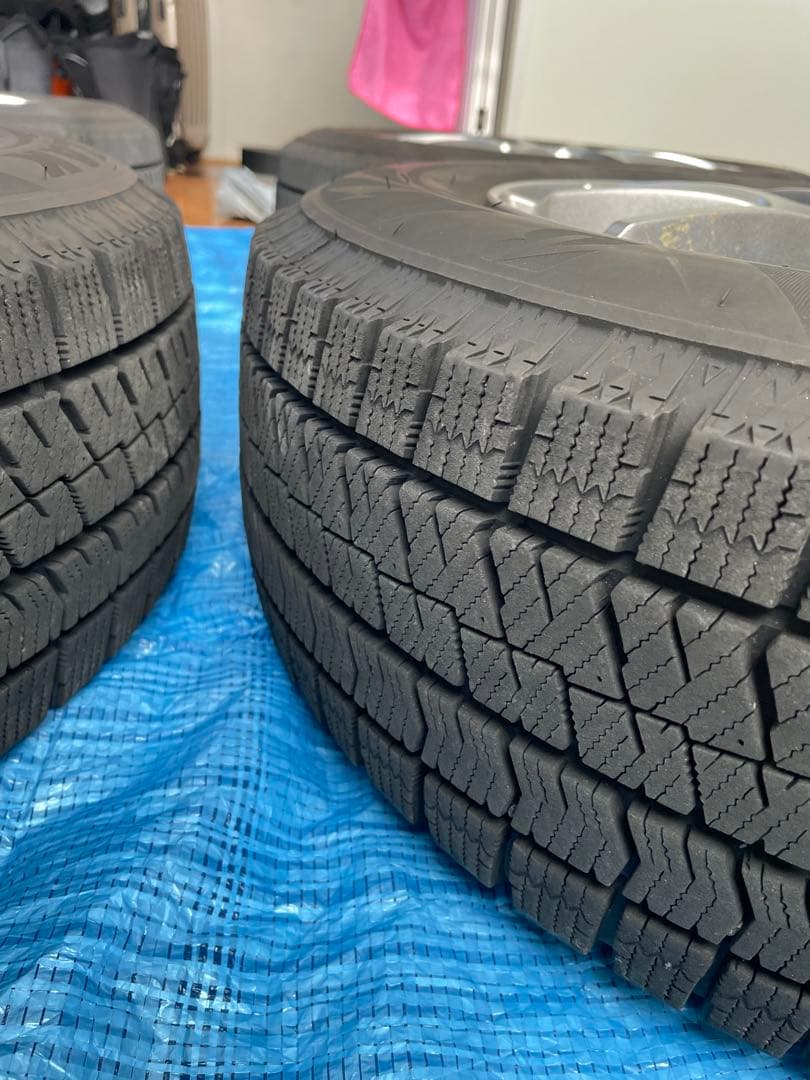 フリード　スタッドレスタイヤ 　ブリザックVRX2 185 65R 15