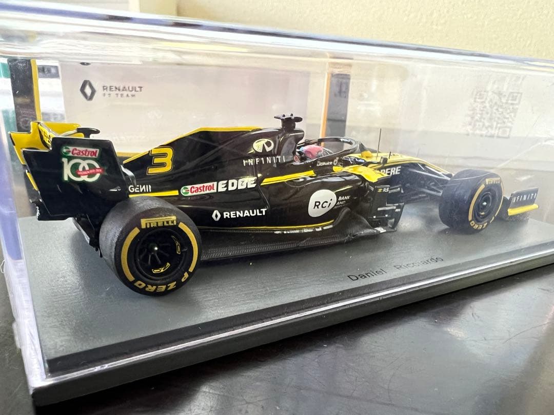 F1 Renault RS19 2019年ダニエルリカルド直筆サイン入り1:43
