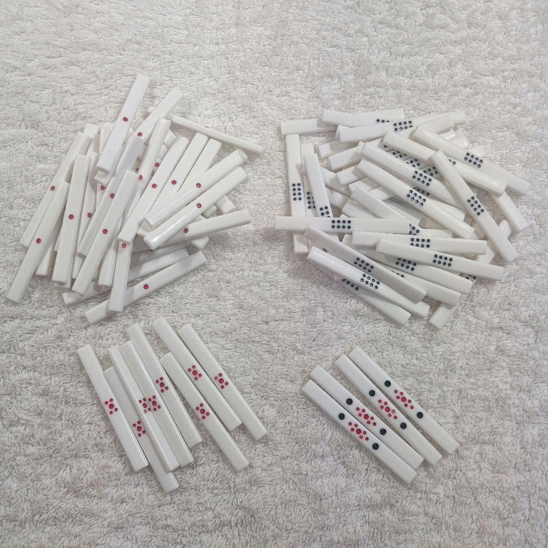 背面の色がピンクの麻雀牌セット