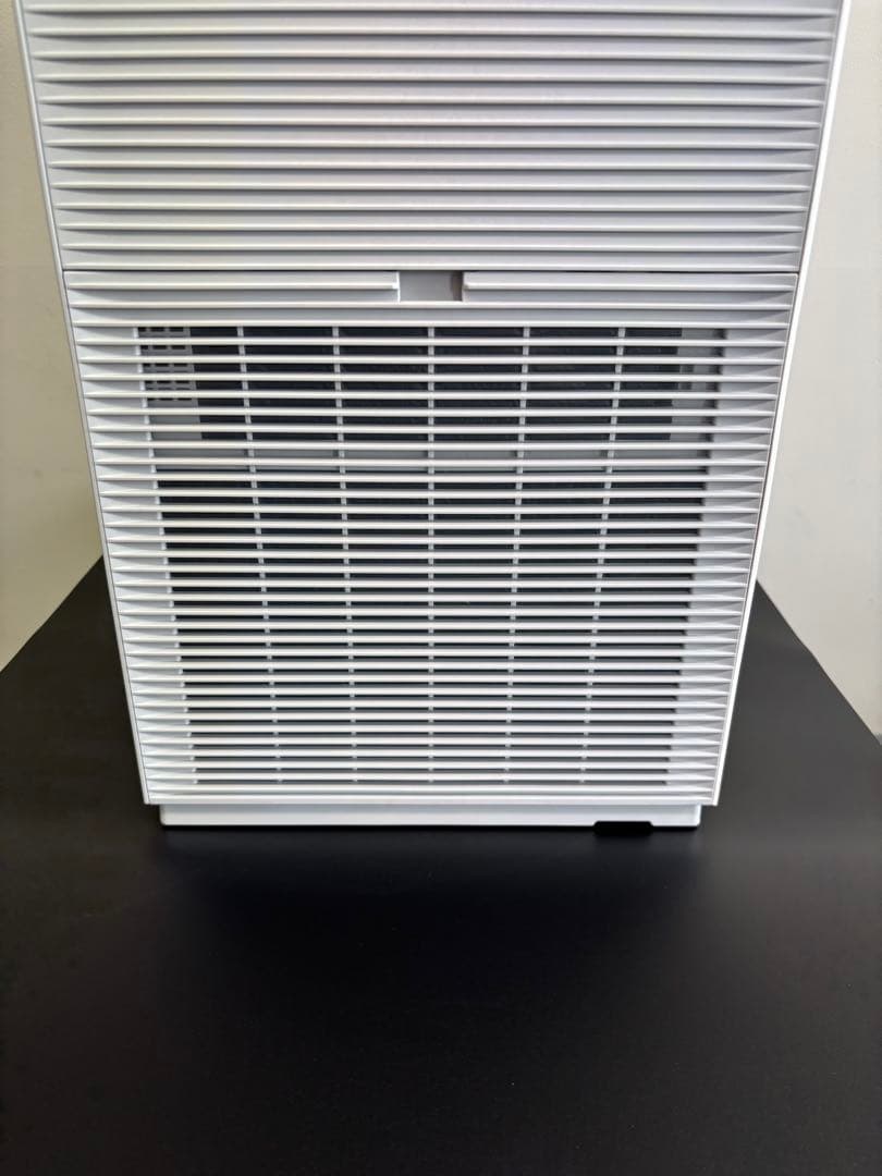 【ほぼ新品】DAIKIN ダイキン　空気清浄機 MCK70ZE2-W