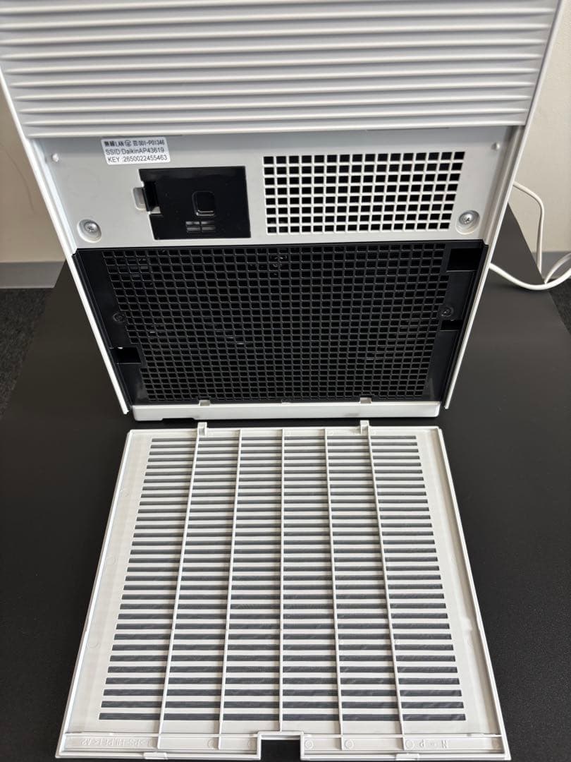 【ほぼ新品】DAIKIN ダイキン　空気清浄機 MCK70ZE2-W