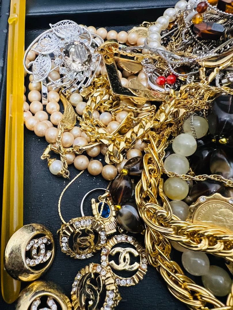 【生前整理　遺品整理】ネックレス　ブローチ　ピアス　アクセサリーおまとめ