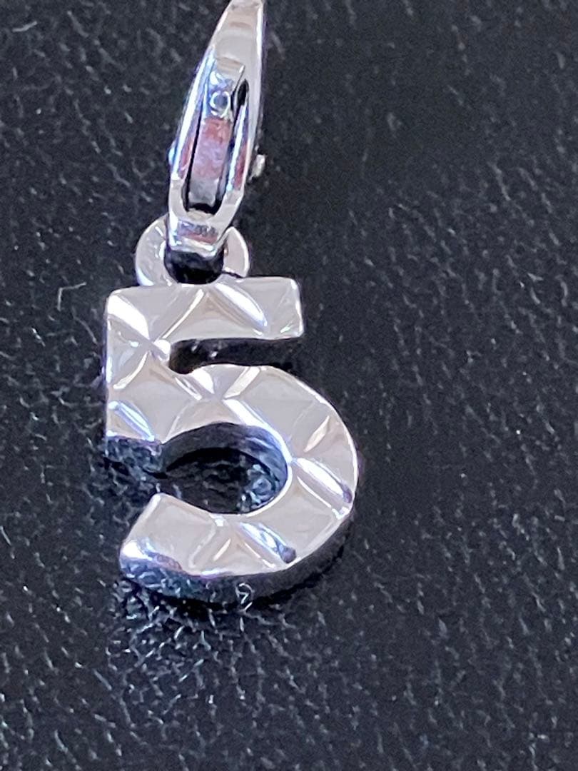 すみれ様CHANEL ナンバー5 マトラッセ キルティングチャーム K18WG