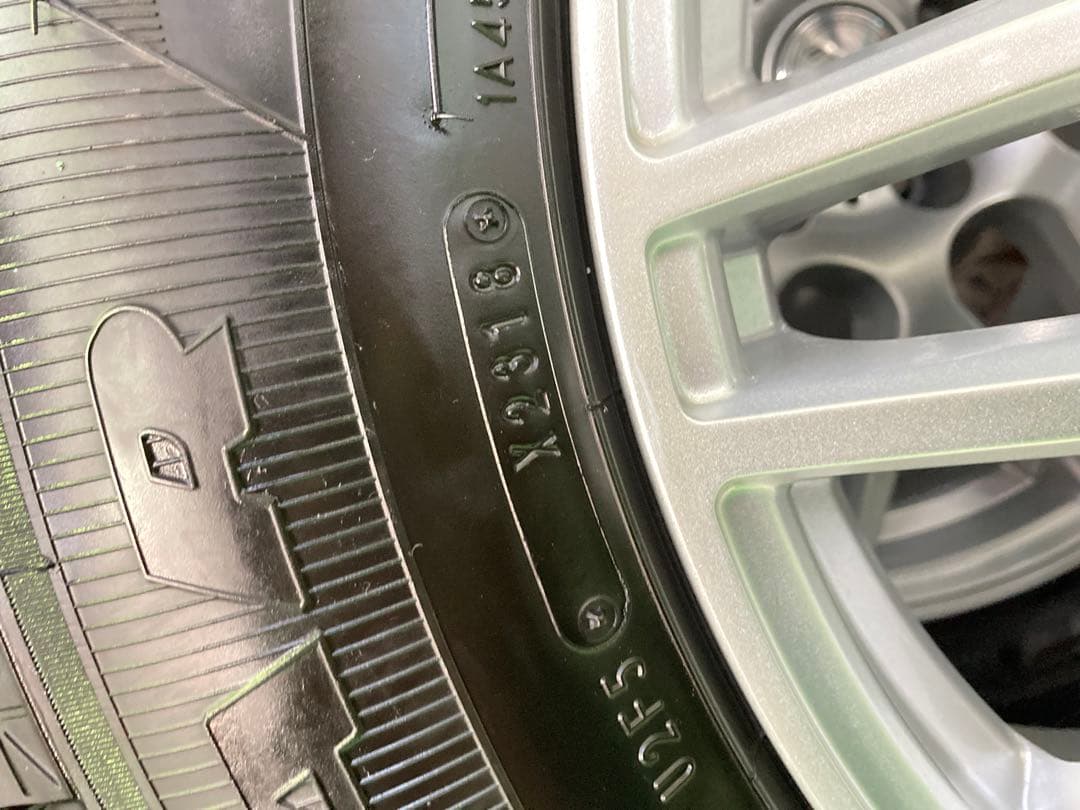 【良品_ハリアー取外し】スタッドレスタイヤ4本+ナットセット(簡易保管カバー付)