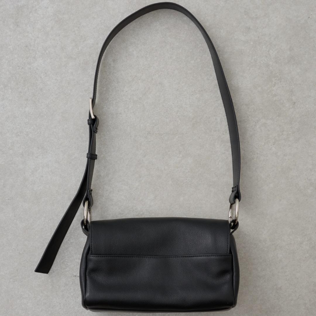 【新品未開封】ビアズリー レザーリングボディバッグ ブラック