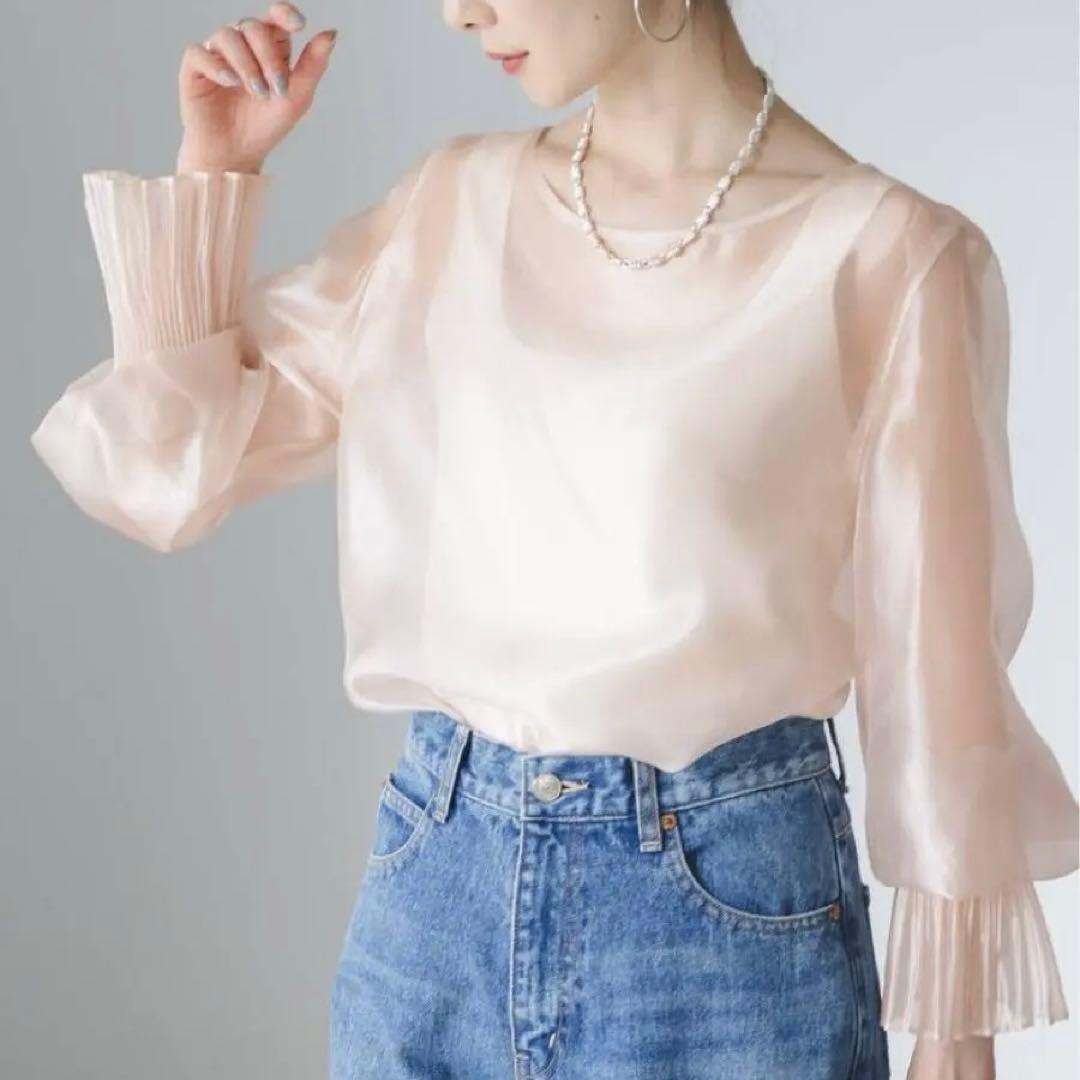 NOBLE パールシアープリーツカフスブラウス　ベージュ