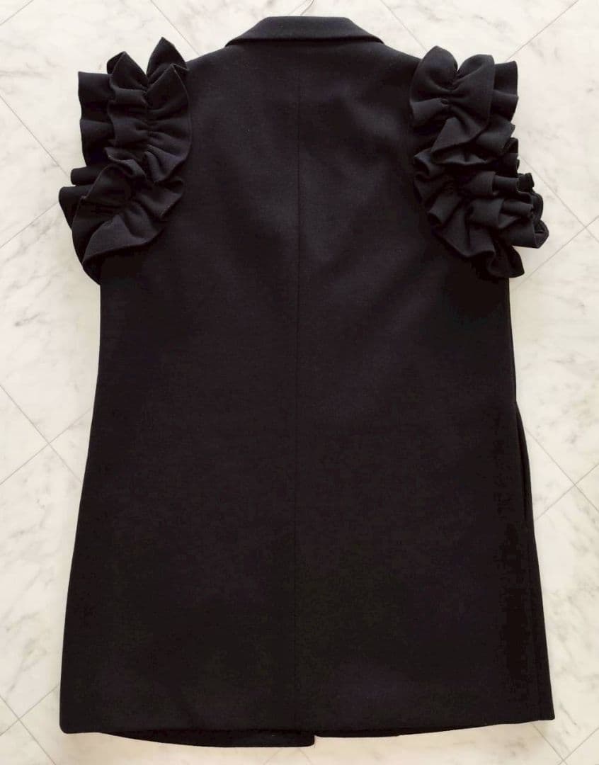 hue day to evening FRILL SLEEVE GILET ジレ