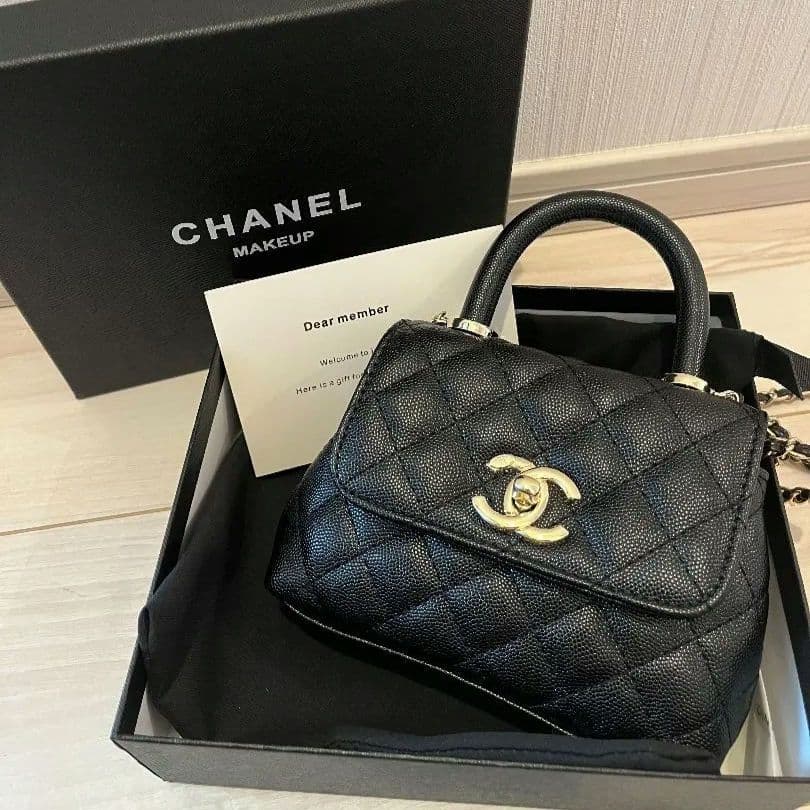 CHANEL ノベルティ　ココハンドル　チェーンショルダーバッグ