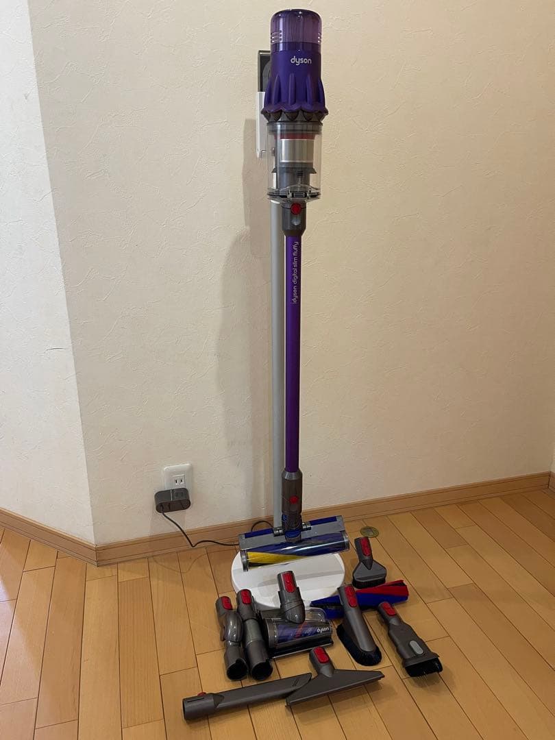 Dyson SV18 digital slimコードレス掃除機 各種ノズル付き