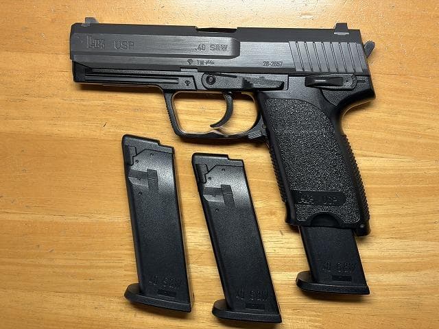 あ*き様 ジャンク扱い・10禁エアガンセット+ホルスター+ライフルケース等