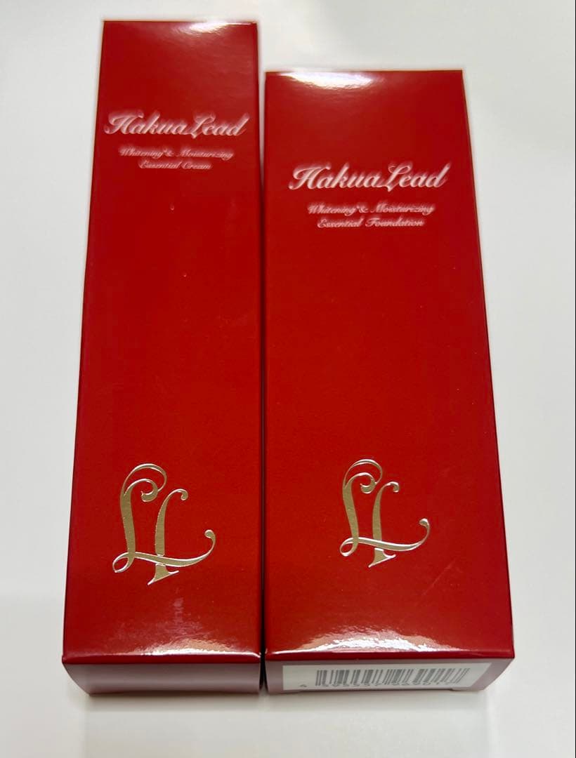 ハクアリード モイスチャライジングエッセンシャルクリーム&ファンデーション