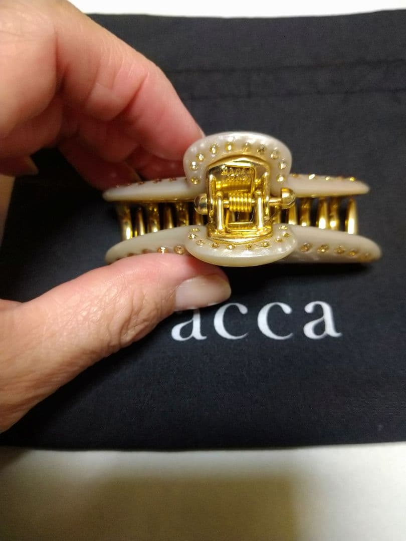 acca アッカ　ティアラクイーンヘアクリップ　 グレージュ