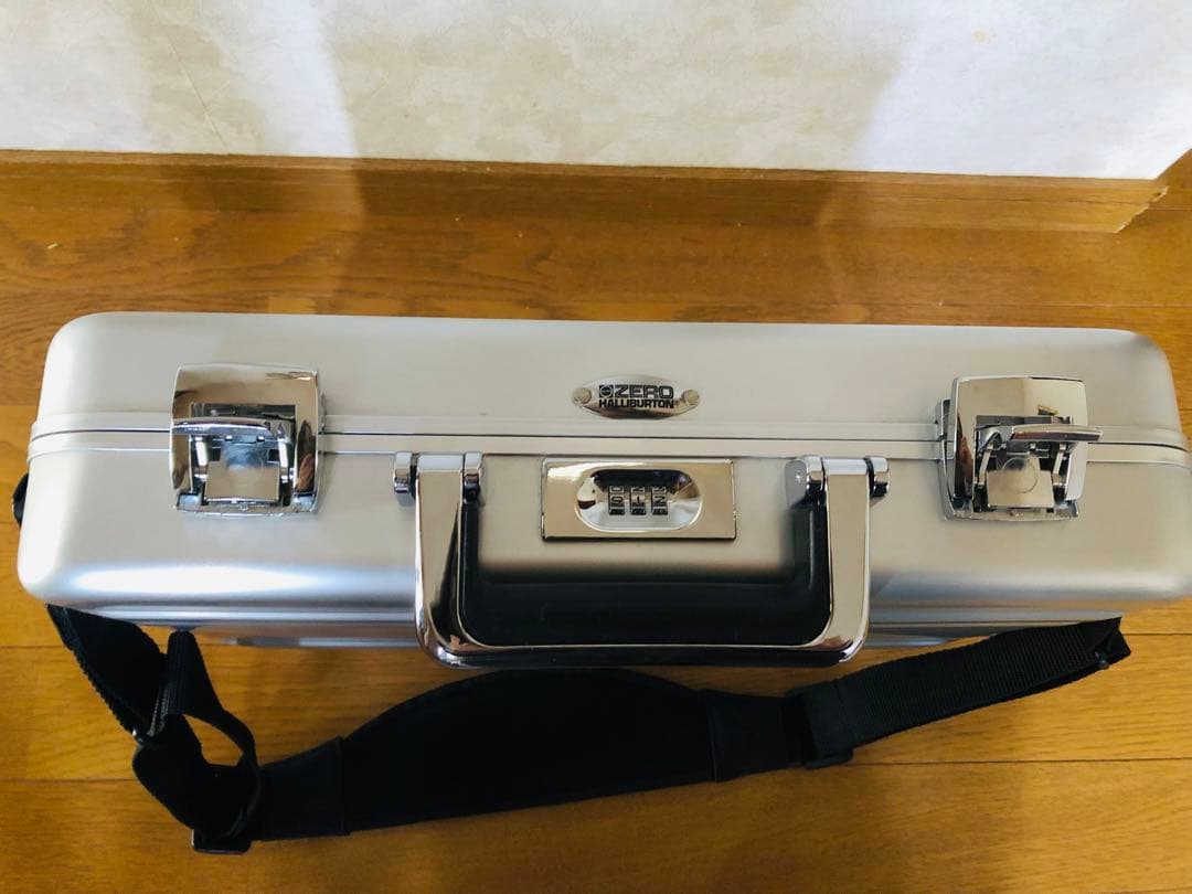 ゼロハリバートン　スリムライン　アタッシュケース　アルミケース　シルバー