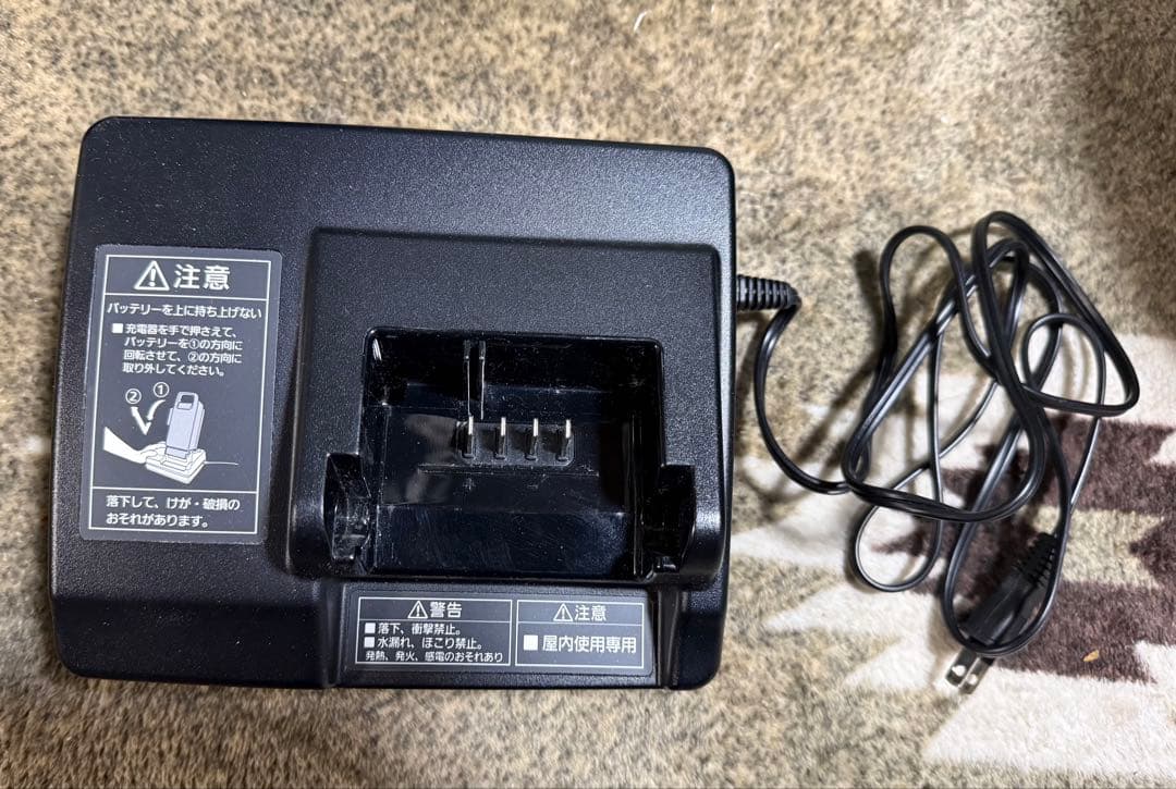 Panasonic 電動自転車バッテリー充電器 NKJ069Z1　箱付き