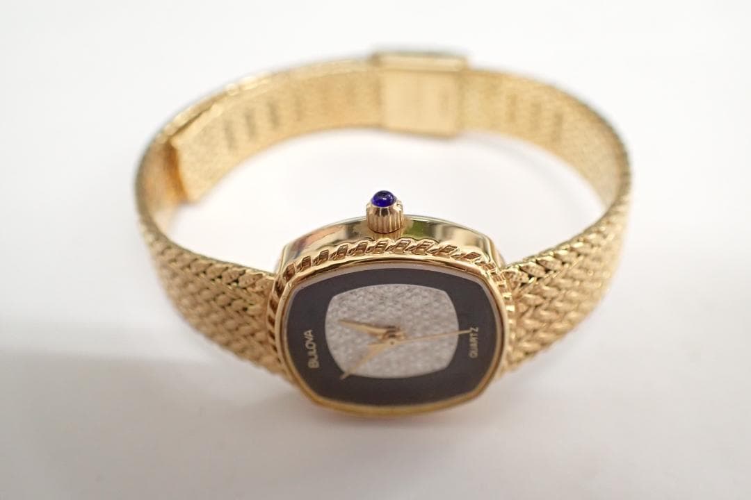 BULOVA ブローバ ゴールドカラー クオーツ 腕時計