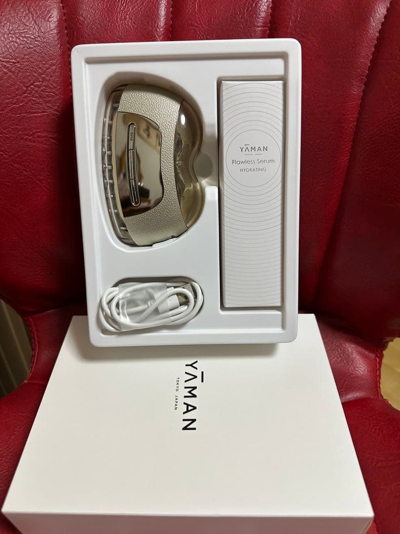 ほぼ新品❣️ヤーマンリフトケア特化型美顔器 リフトロジー YJFD1N ゴールド