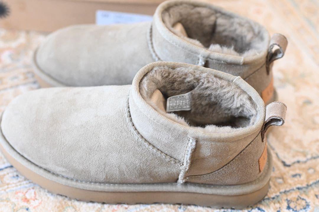 極美品　UGG グレー ムートンブーツ