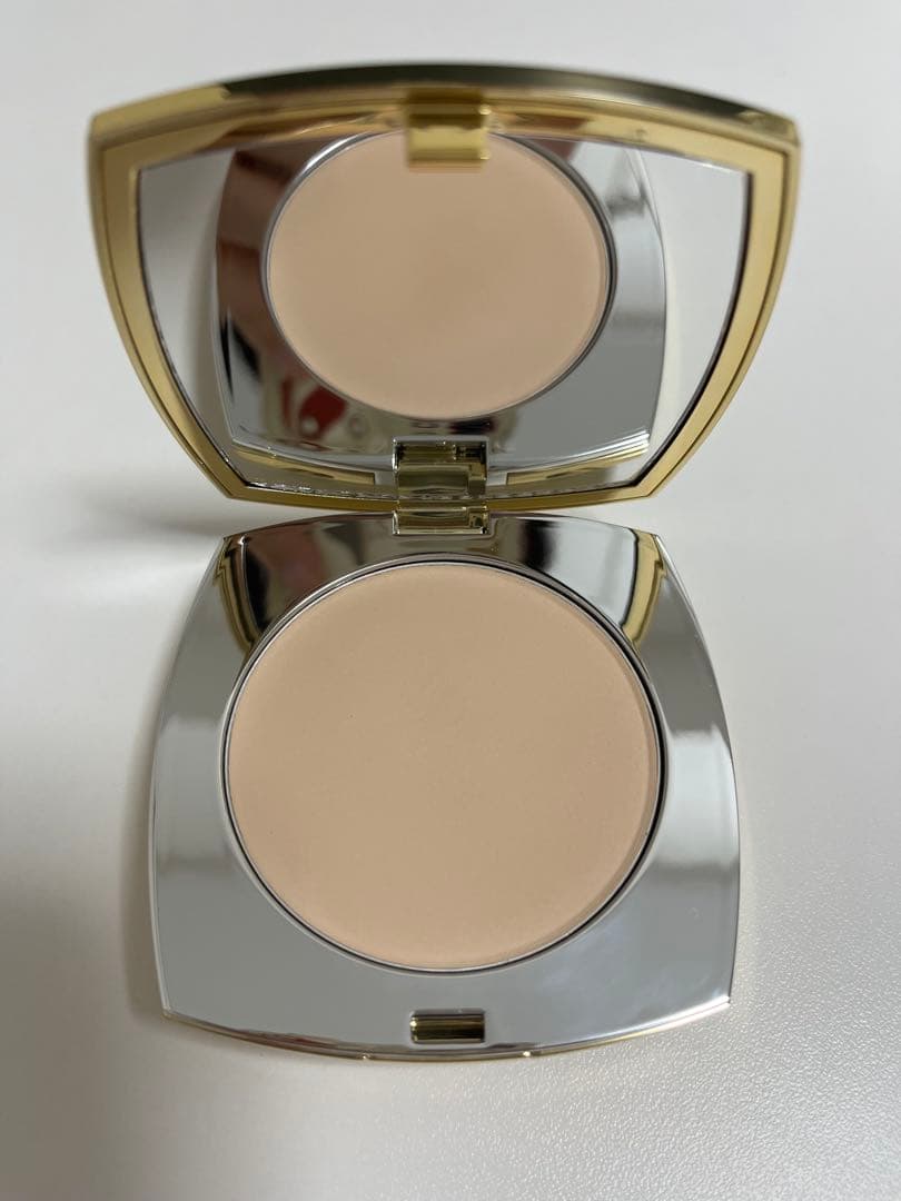 ESTÉE LAUDER Re-Nutriv パウダーファンデーション