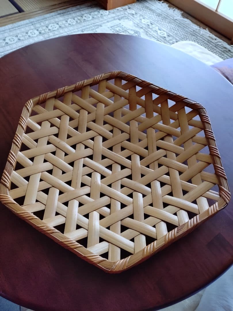 別府竹細工　六角形　　　亀甲網作家物　盛り皿 籠　直径約40cm〜45cm