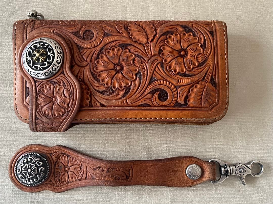 FUNNY カービングレザー　長財布とホルダーセット