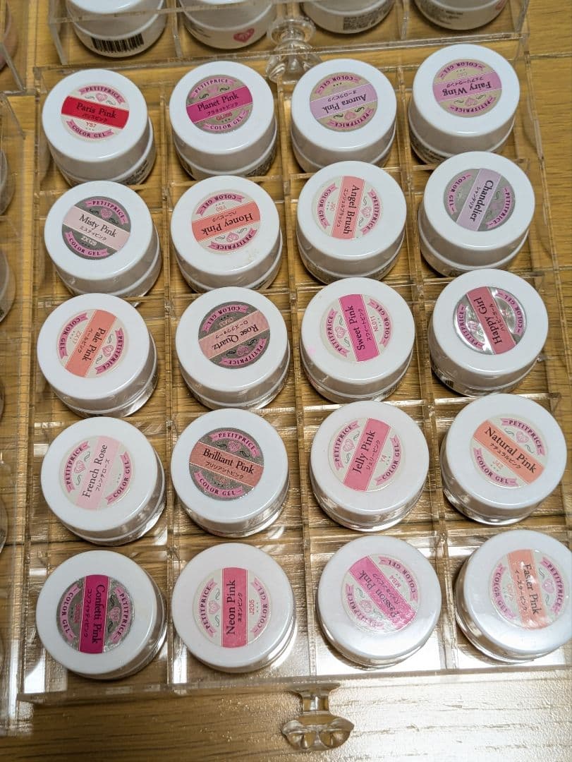 【今月中のみ出品】カラージェル♥　200色　まとめ売り　ケース付　大量　たくさん
