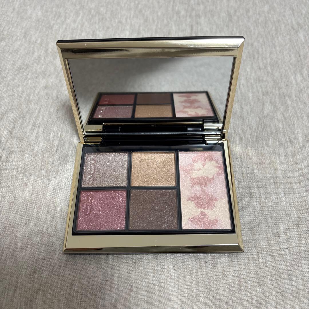 SUQQUアイ&フェイス　コンパクト　102暖灯　2024ホリデー