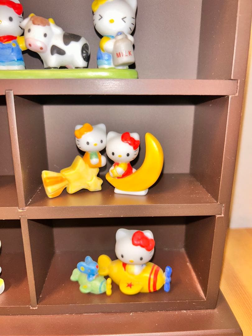 ハローキティ 陶器置き物　ディスプレイケース付き　まとめ売り
