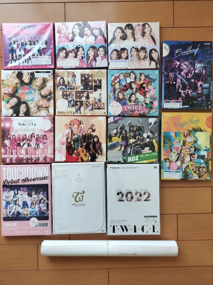 TWICE 18点セット　CD DVD ポスター　まとめ売り　おまけ付き☆