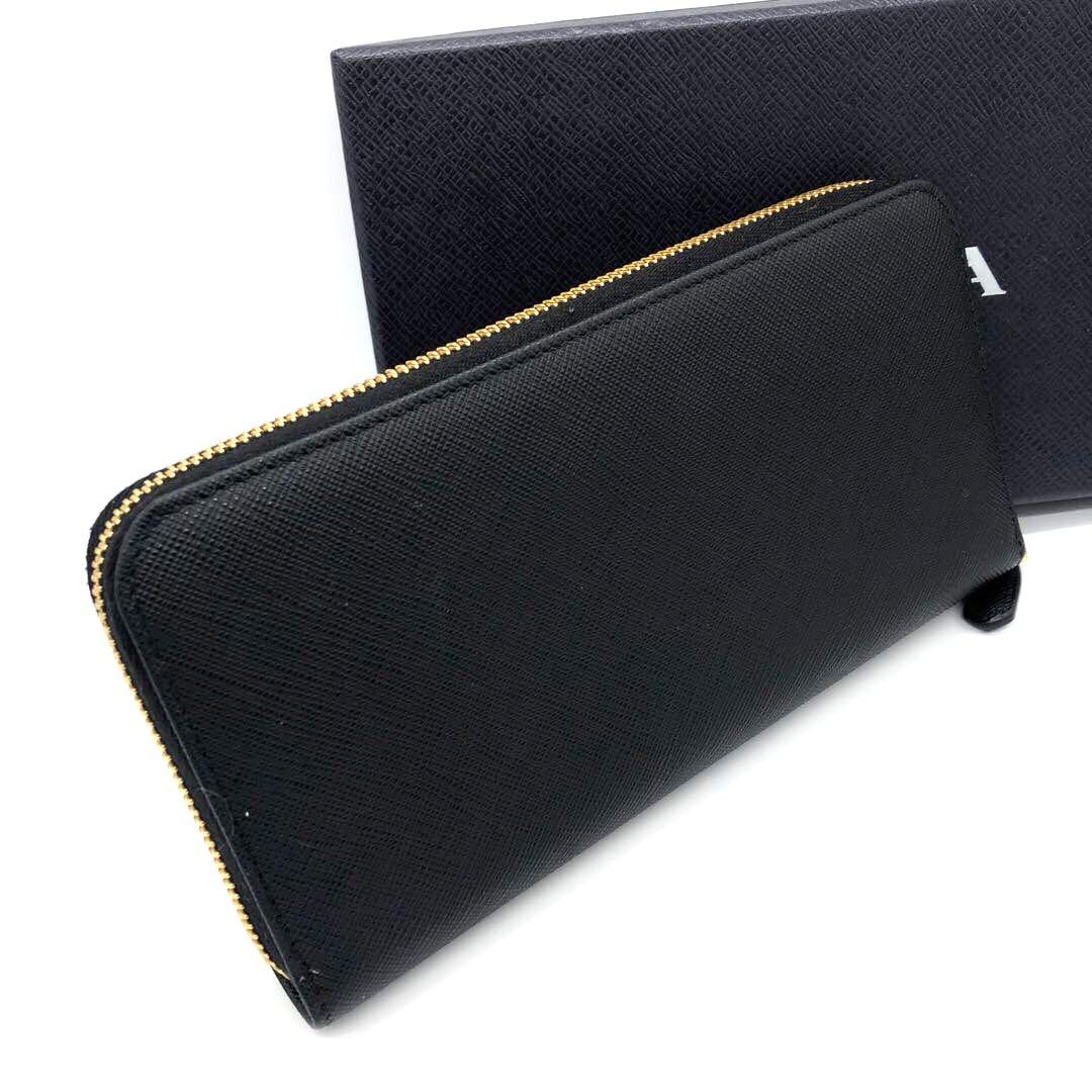 未使用✨プラダ ラウンドファスナー レザー　長財布 トライアングルロゴ ブラック