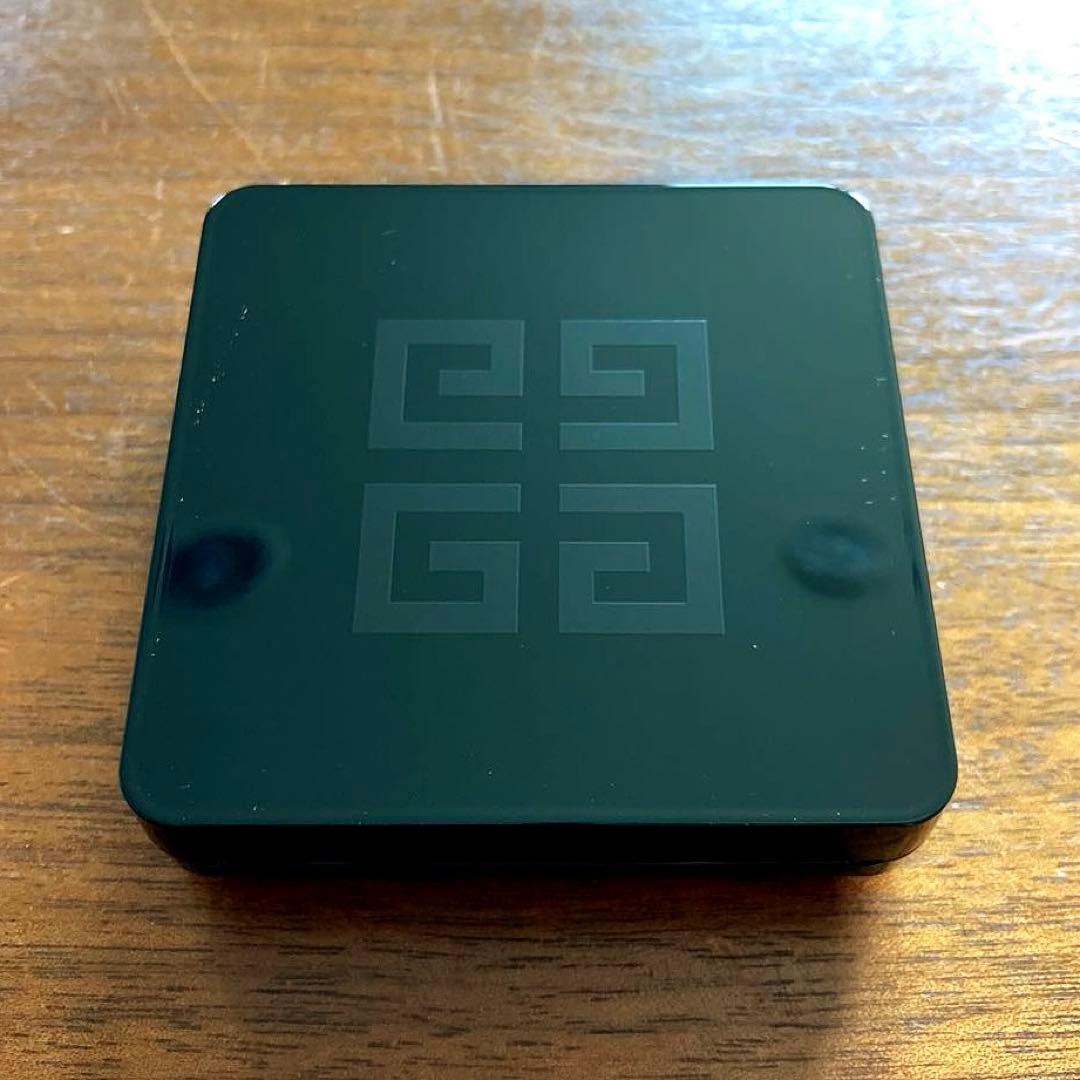 GIVENCHY ソワン ノワール UV コンパクト 新品