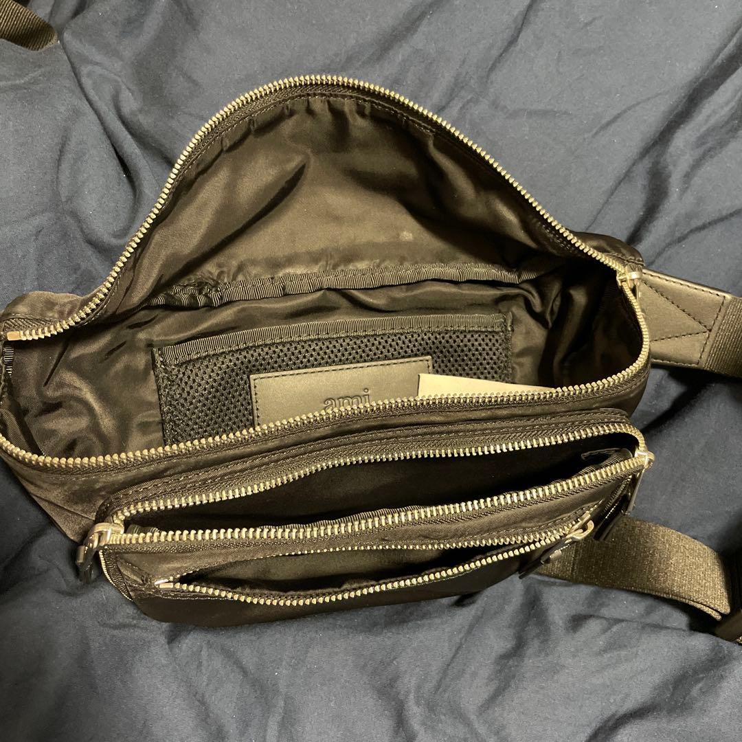 ami ブラック ボディバッグ