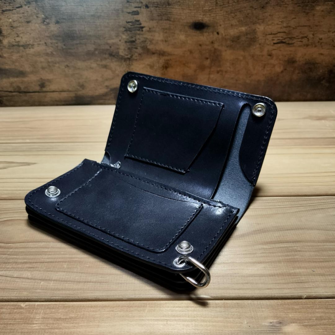 栃木レザー　ワイルドサドル　黒　札ポケット付きミドルトラッカーウォレット