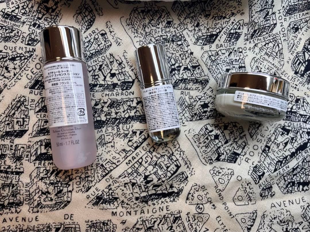 Dior スキンケア トライアルセット　最新ノベルティーポーチ　ギフトbox付き