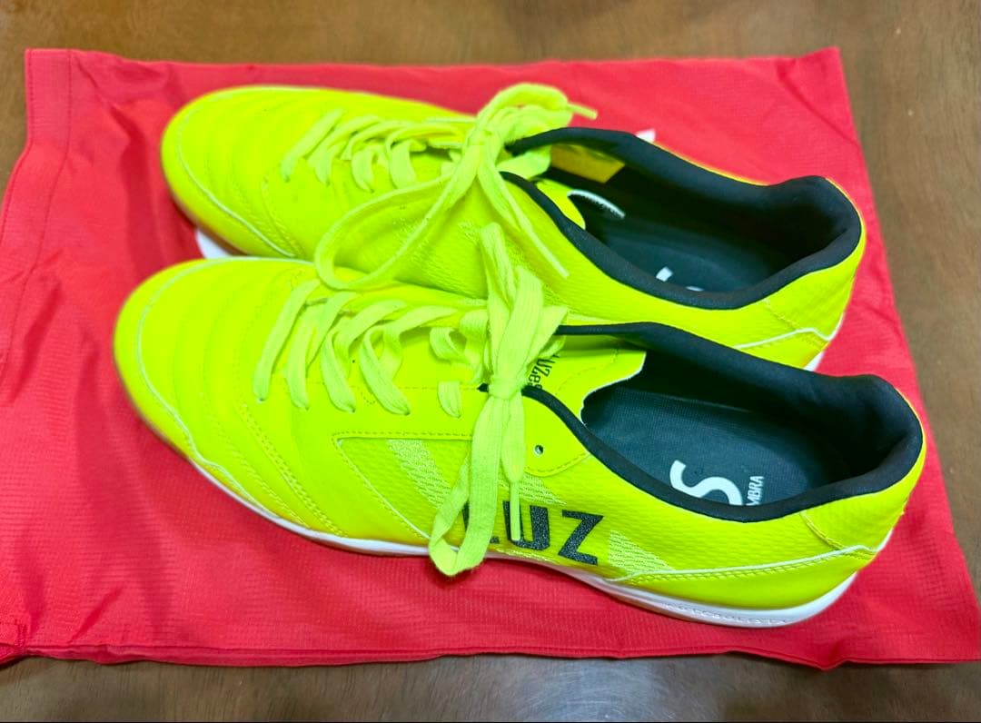 ルースイソンブラ　屋内　フットサルシューズ　イエロー　27.5 センチ　未使用品