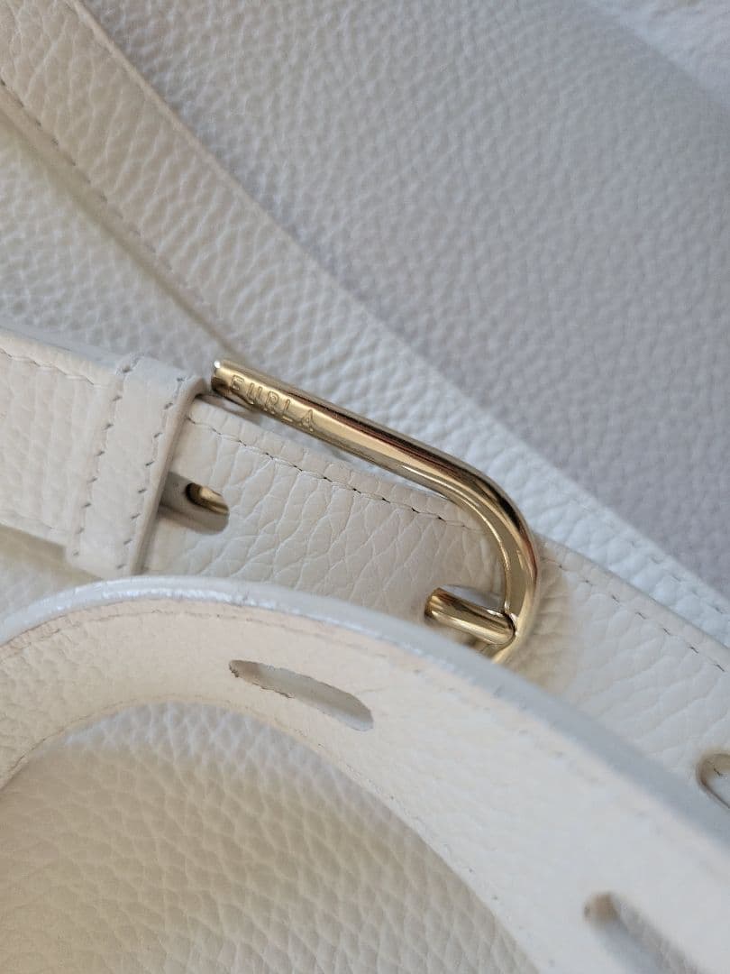 l*中様 FURLA ボディバッグ