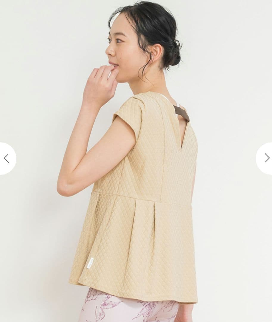 完売品おまけ付き♪未使用ジャガードペプラムトップス　ベージュゴールドLAVA