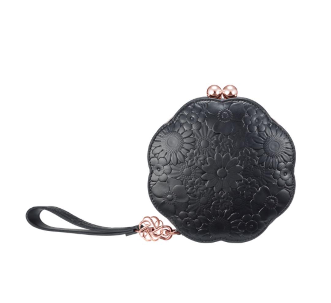 コスメデコルテ　クリスマスコフレ2025 アイシャドウ＆ポーチ＆箱＆ショッパー