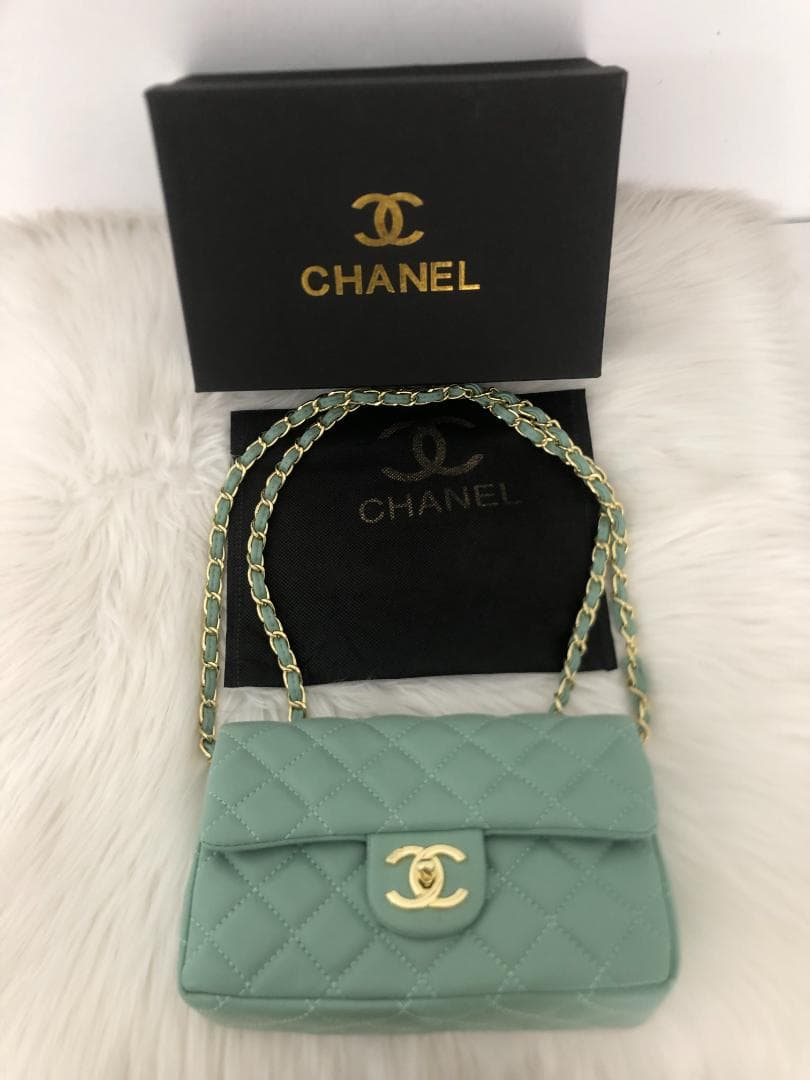 バッグ　ブルー　ハンドバッグ　レザー　ロゴ　ファッション　チェーン