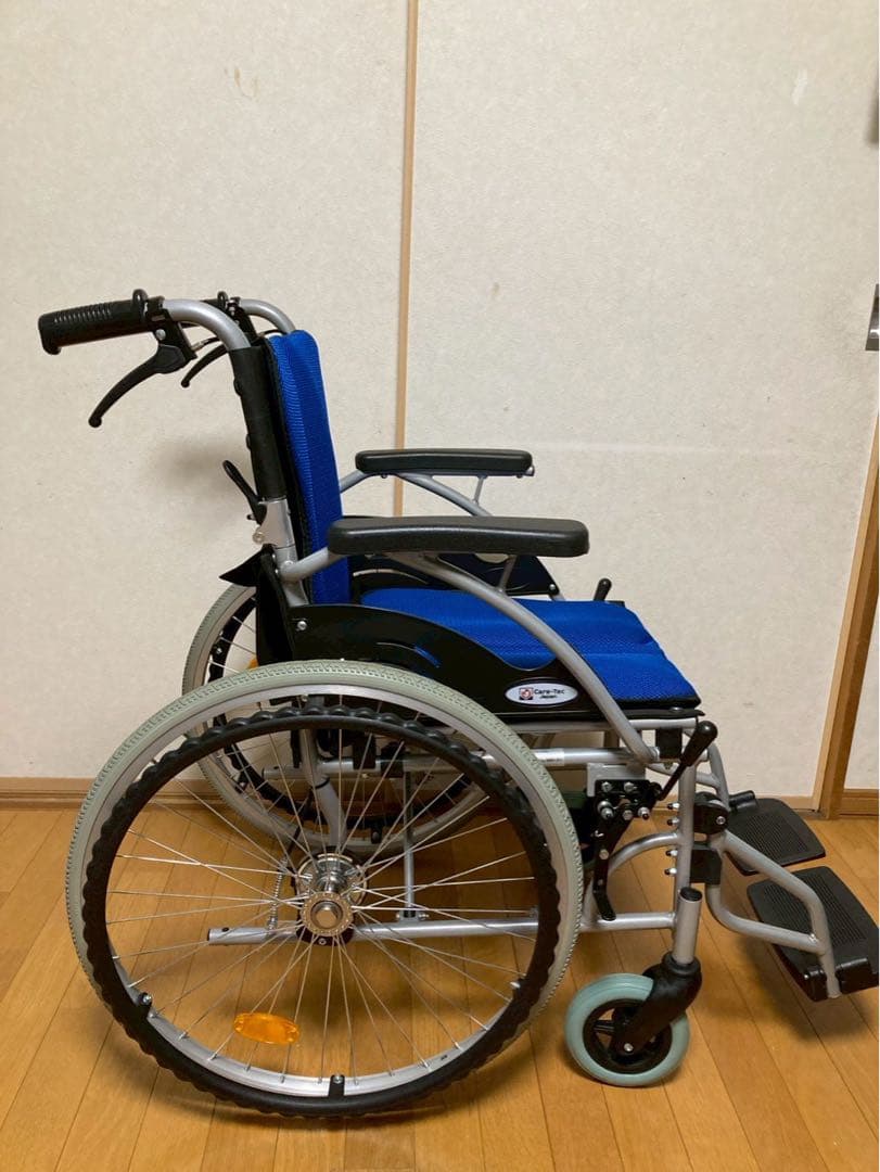 （極美品）　ケアテックジャパン　CA-10SU　自走式車いす　ノーパンクタイヤ