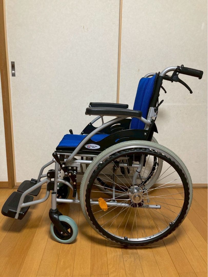 （極美品）　ケアテックジャパン　CA-10SU　自走式車いす　ノーパンクタイヤ