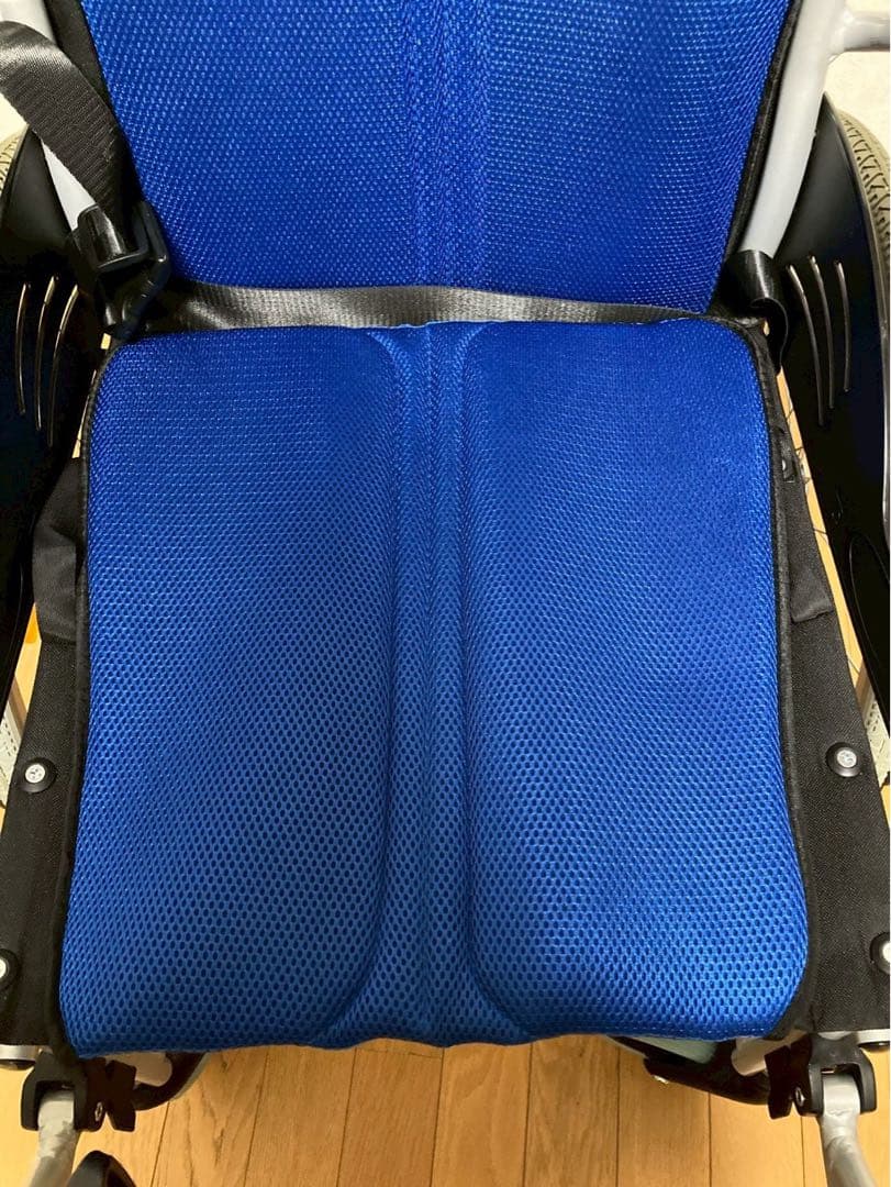 （極美品）　ケアテックジャパン　CA-10SU　自走式車いす　ノーパンクタイヤ