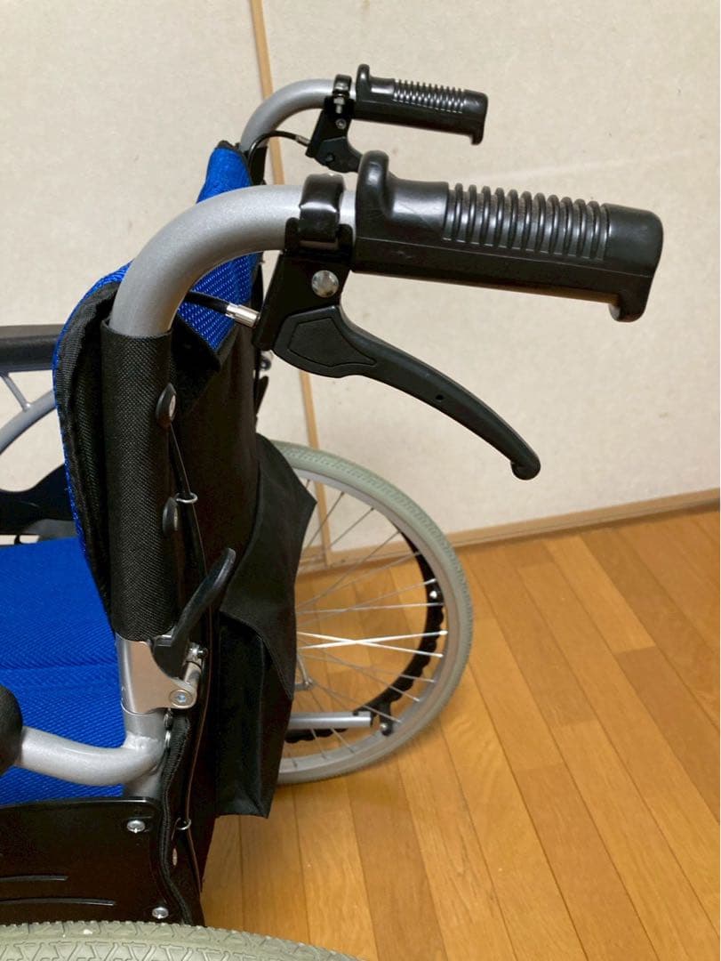 （極美品）　ケアテックジャパン　CA-10SU　自走式車いす　ノーパンクタイヤ