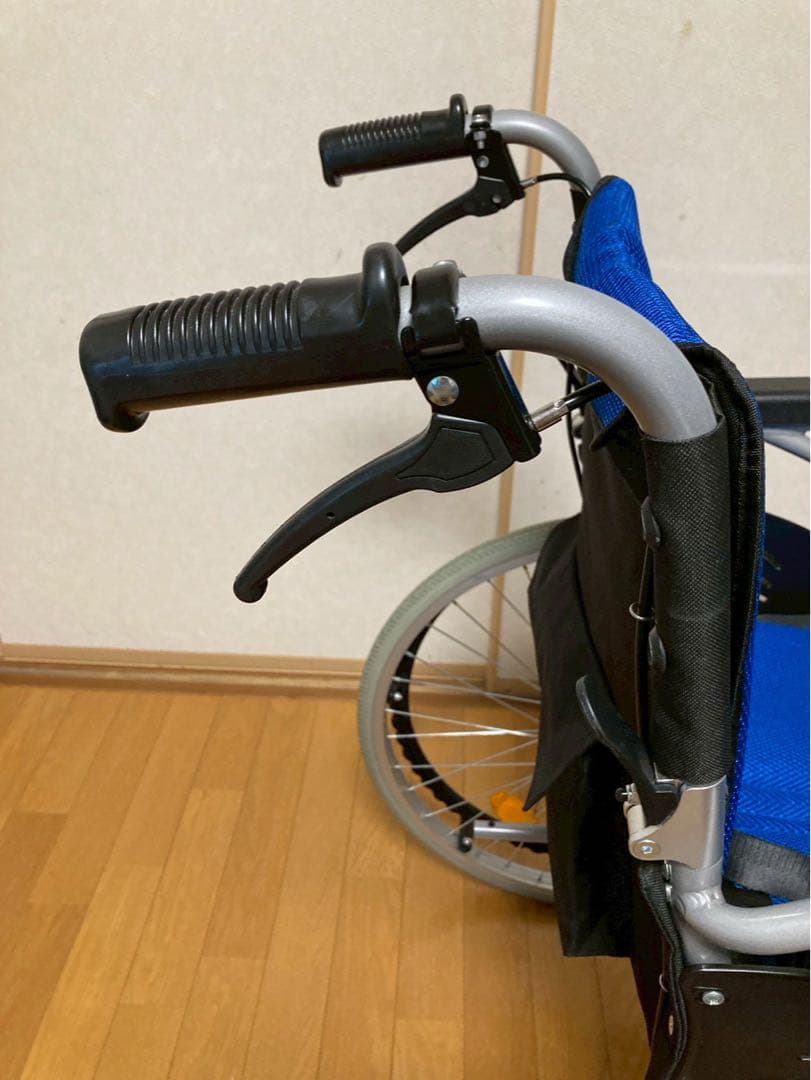 （極美品）　ケアテックジャパン　CA-10SU　自走式車いす　ノーパンクタイヤ