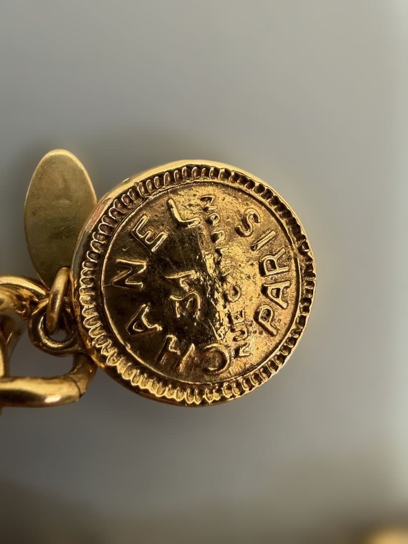 CHANELシャネルヴィンテージ CHANEL型抜きプレート チェーンベルト