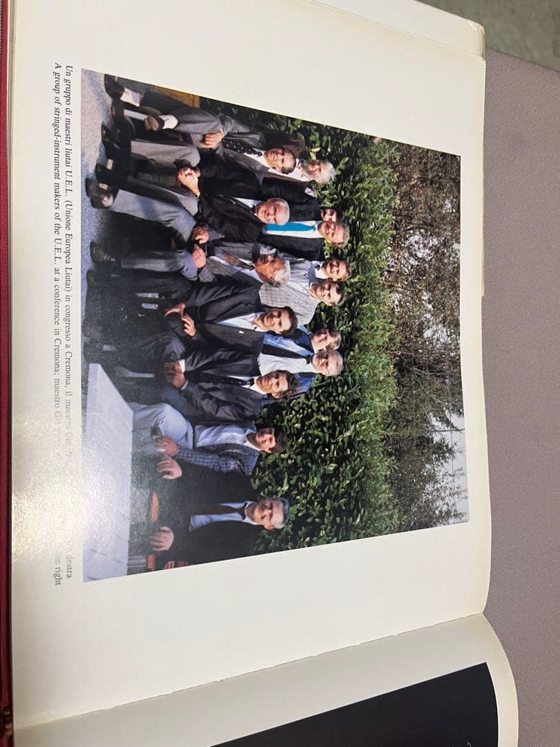 1980年代にイタリアで行われたバイオリン展示会の図鑑です。