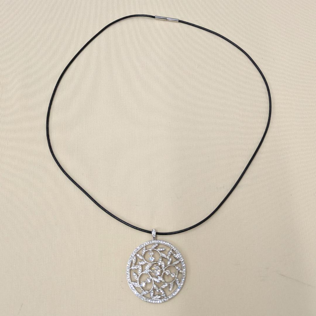 FOXEYのネックレス　「Crystal Moon」　未使用品です。