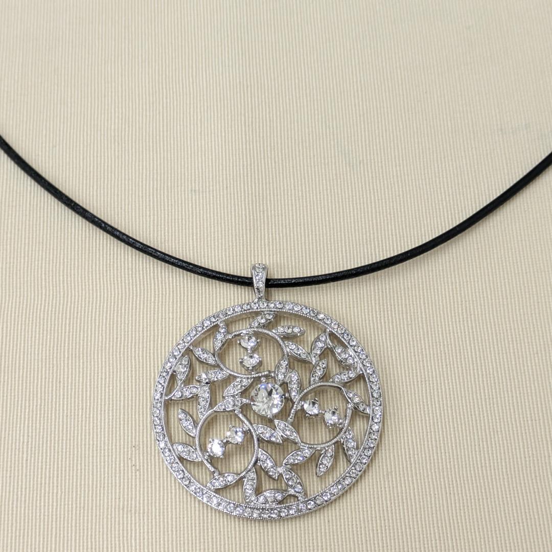 FOXEYのネックレス　「Crystal Moon」　未使用品です。