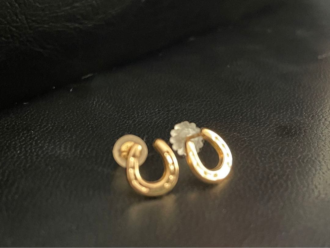 18金　ゴールド ホースシュー型 ピアス(両耳用)