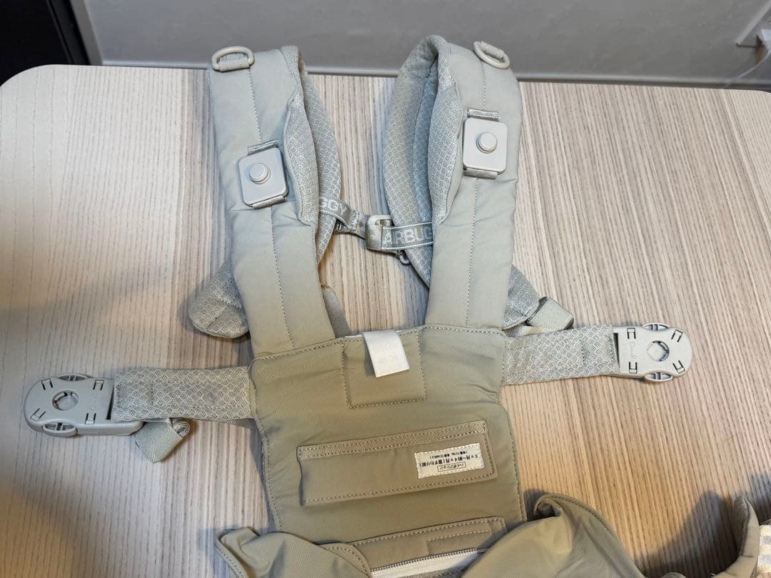 AIRBUGGY エアバギー ベビーキャリア 抱っこ紐 サンドアッシュ